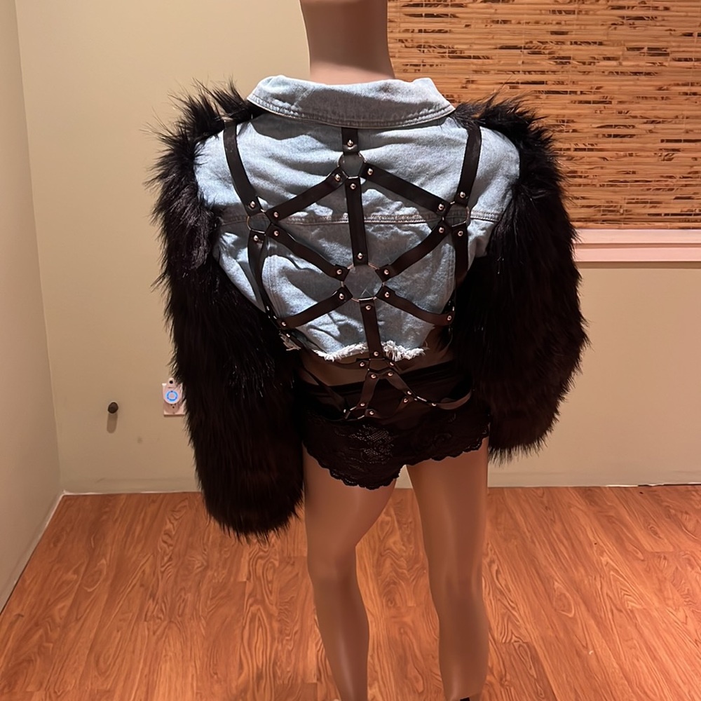 Akira Crop Jean Jacket With Faux Fur Sleeves In Black & Faux Leather Harness XL - Picture 7 of 11
